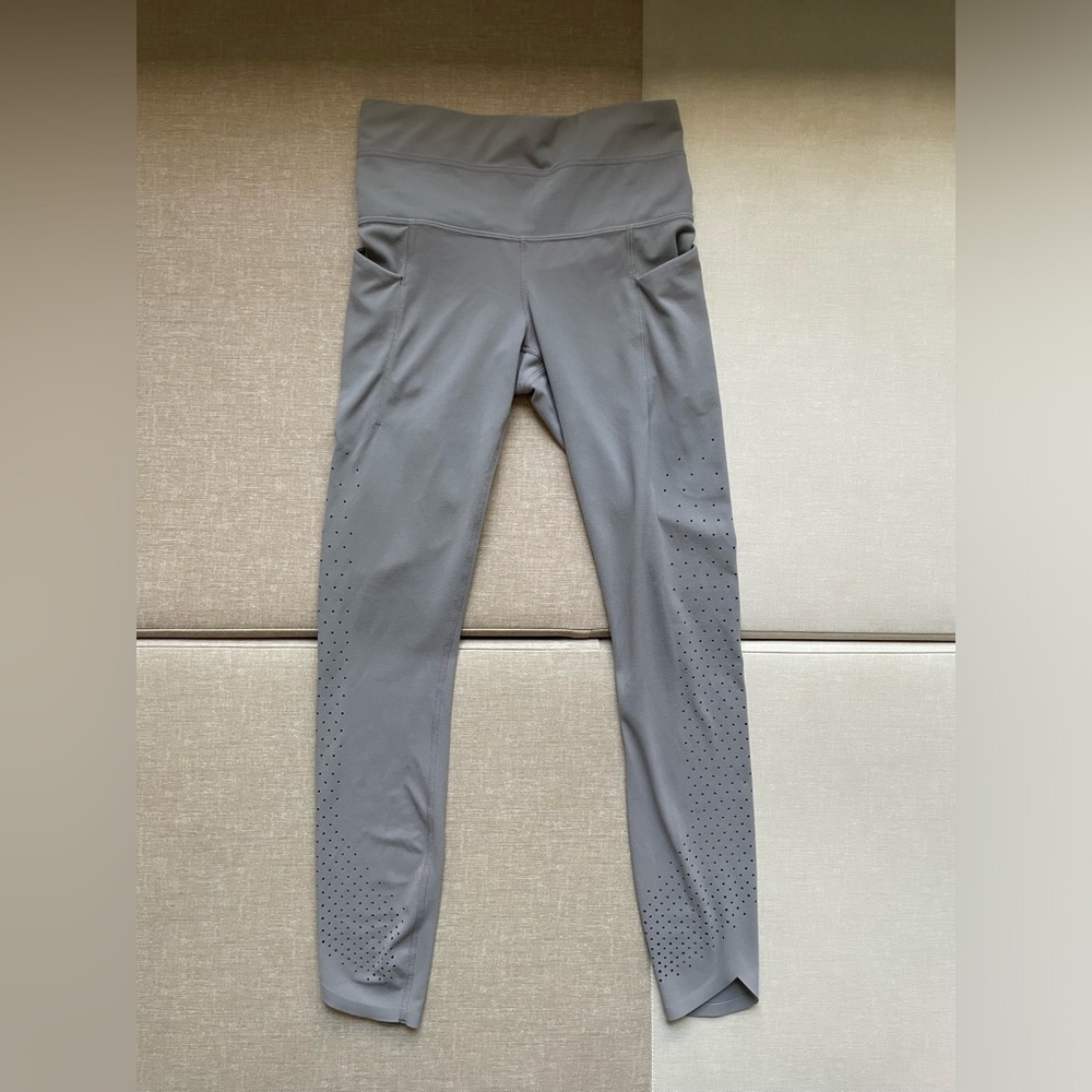Athleta Salutation High-Rise Breathable 7/8 Tight/Legging